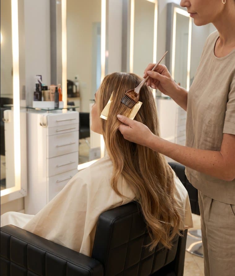 Dimensional hair color application with foil at the Ardan salon